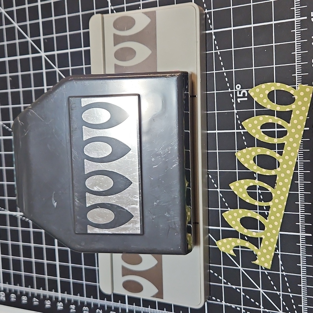 Modern leaf pattern border paper punch
